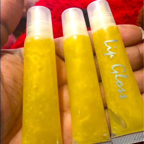 Lips gloss and lashes - Picture 1 of 16